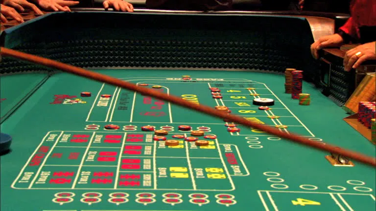 ver casino royale español latino